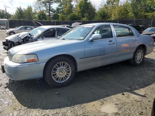 2010 Lincoln Town Car Signature Limited