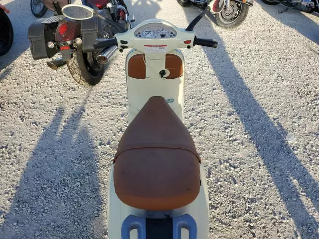 2005 Vespa M198F