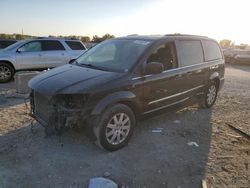 Carros salvage sin ofertas aún a la venta en subasta: 2016 Chrysler Town & Country Touring