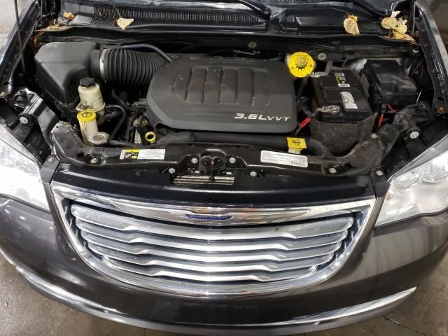 2016 Chrysler Town & Country Touring