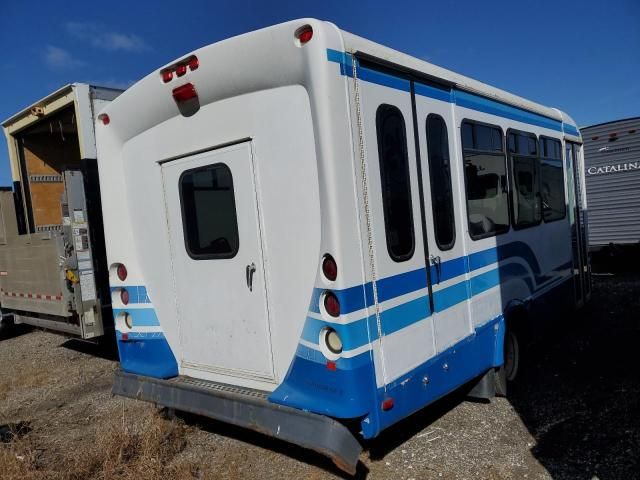 2012 Ford Econoline E350 Super Duty Cutaway Van