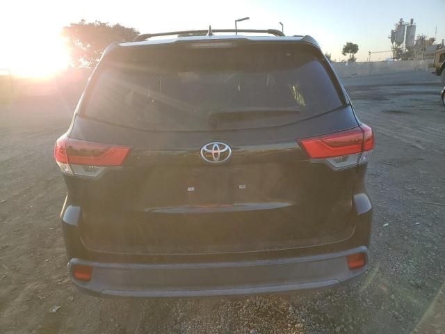 2017 Toyota Highlander SE