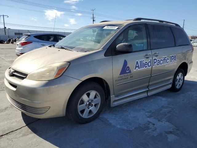 2004 Toyota Sienna CE