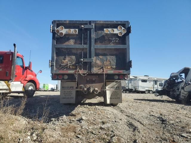 2004 Freightliner Medium Conventional FL70