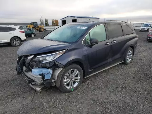 2021 Toyota Sienna XSE