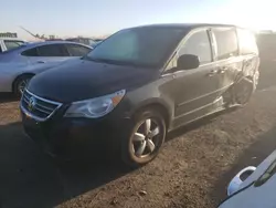 Salvage cars for sale at Elgin, IL auction: 2009 Volkswagen Routan SE