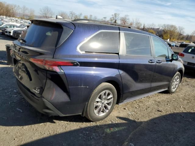 2022 Toyota Sienna LE