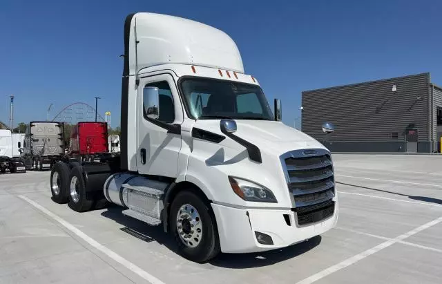 2019 Freightliner Cascadia 116