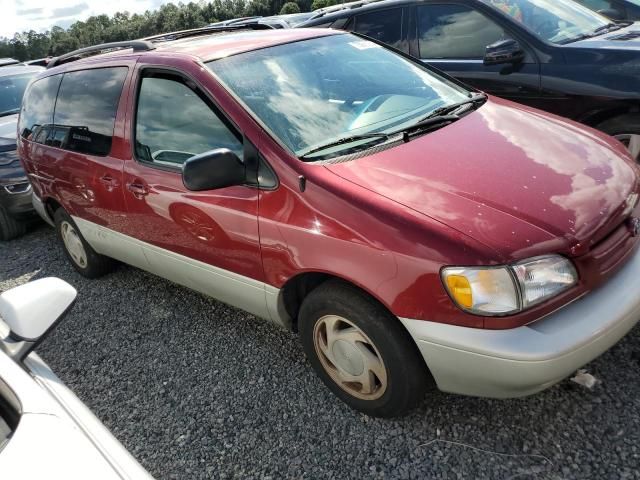 1999 Toyota Sienna LE