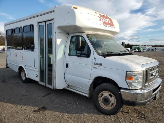 2016 Ford Econoline E350 Super Duty Cutaway Van