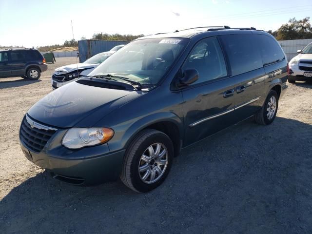 2005 Chrysler Town & Country Touring