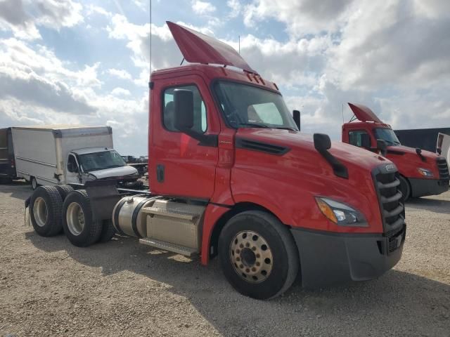 2020 Freightliner Cascadia 126