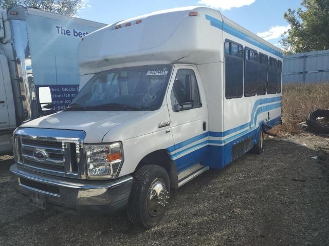 2012 Ford Econoline E350 Super Duty Cutaway Van