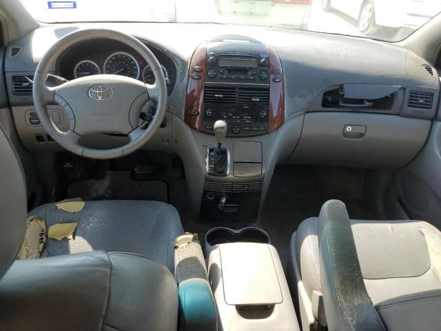 2005 Toyota Sienna XLE