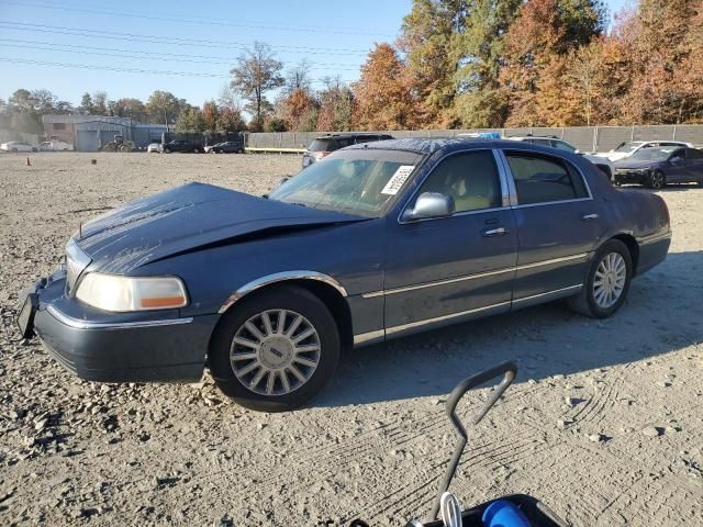 2005 Lincoln Town Car Signature Limited