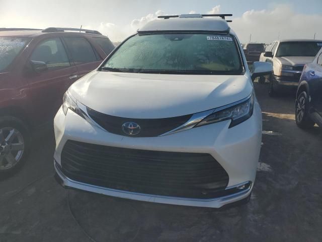 2021 Toyota Sienna XLE