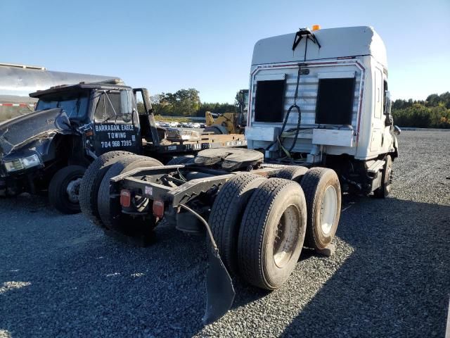 2016 Freightliner Cascadia 113