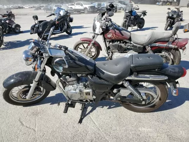 2004 Suzuki GZ250