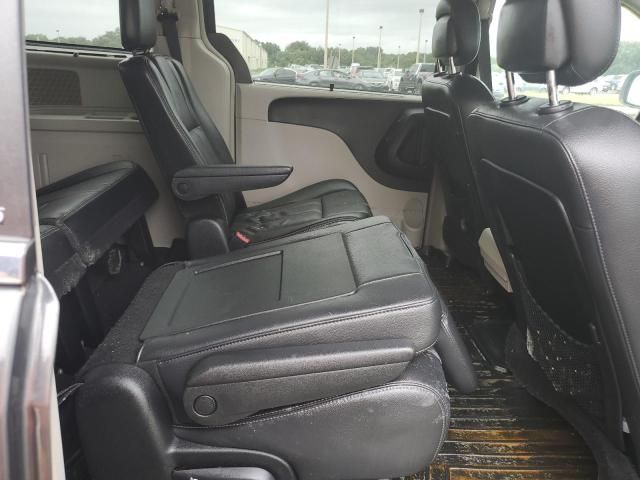 2012 Chrysler Town & Country Touring L