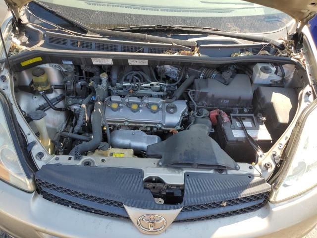 2004 Toyota Sienna CE