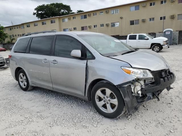 2016 Toyota Sienna LE