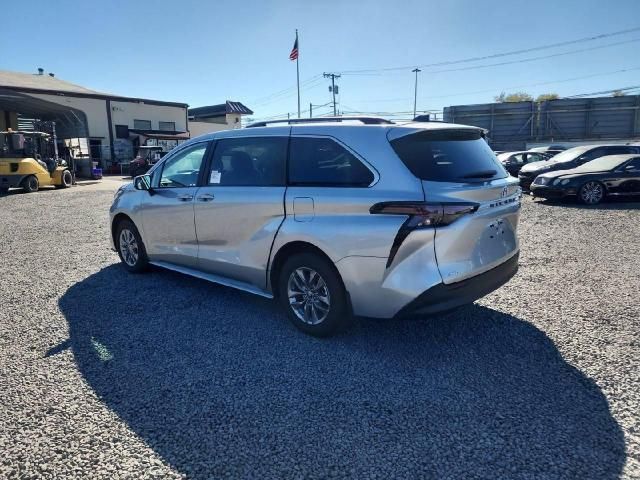 2024 Toyota Sienna LE