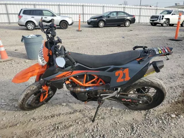 2021 KTM 690 SMC R