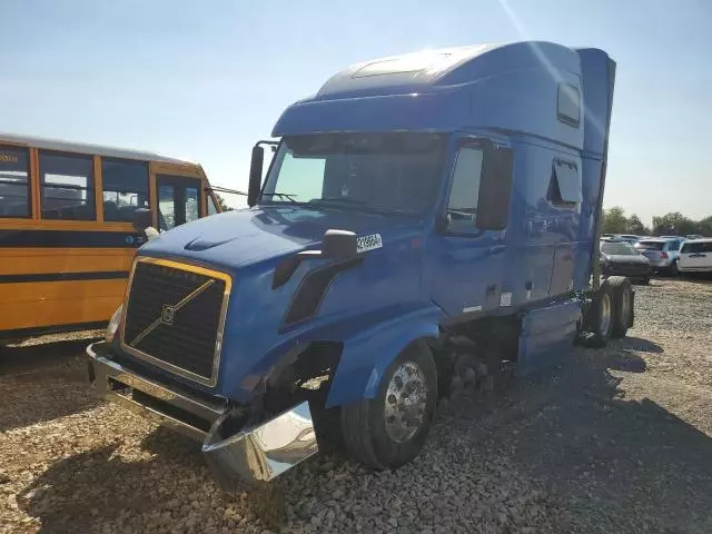 2010 Volvo VN VNL