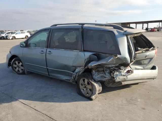 2004 Toyota Sienna XLE