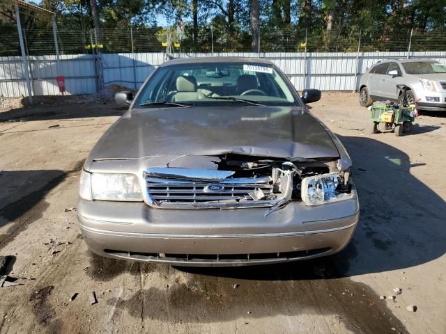 2004 Ford Crown Victoria LX