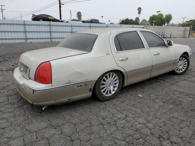 2005 Lincoln Town Car Signature Limited