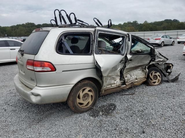 2003 Toyota Sienna LE