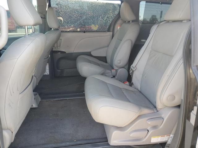 2018 Toyota Sienna XLE