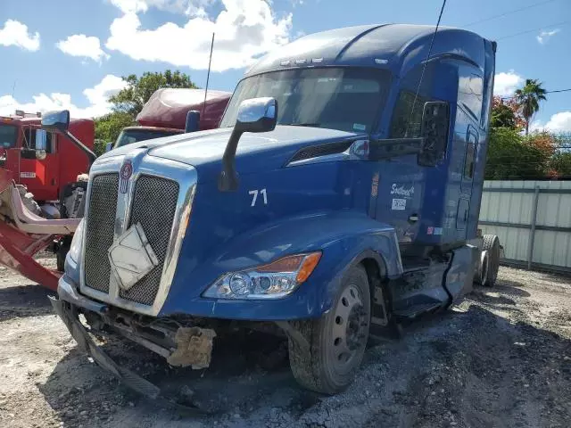 2022 Kenworth Construction T680