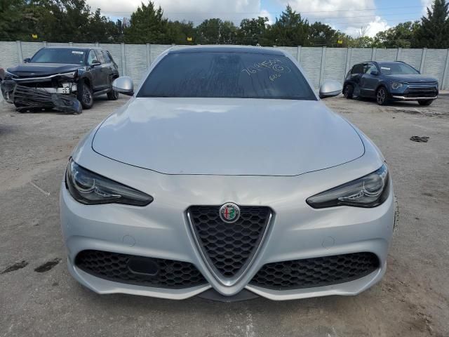 2022 Alfa Romeo Giulia Super