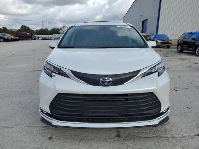 2022 Toyota Sienna XLE