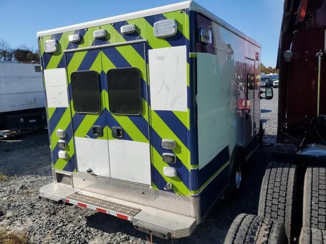 2019 Ford Econoline E350 Super Duty Cutaway Van