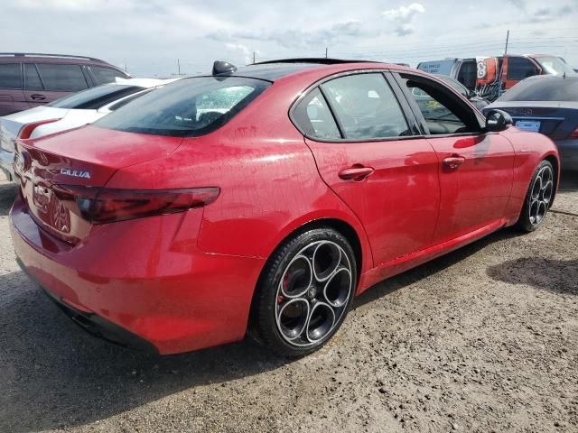 2022 Alfa Romeo Giulia Super