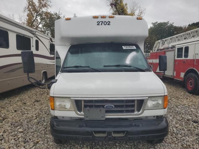 2007 Ford Econoline E450 Super Duty Cutaway Van