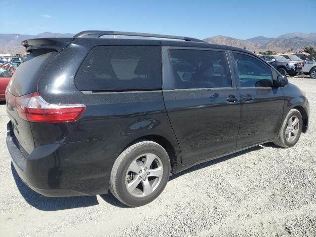 2017 Toyota Sienna LE