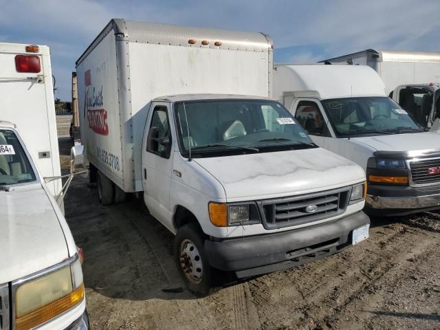 2004 Ford Econoline E350 Super Duty Cutaway Van