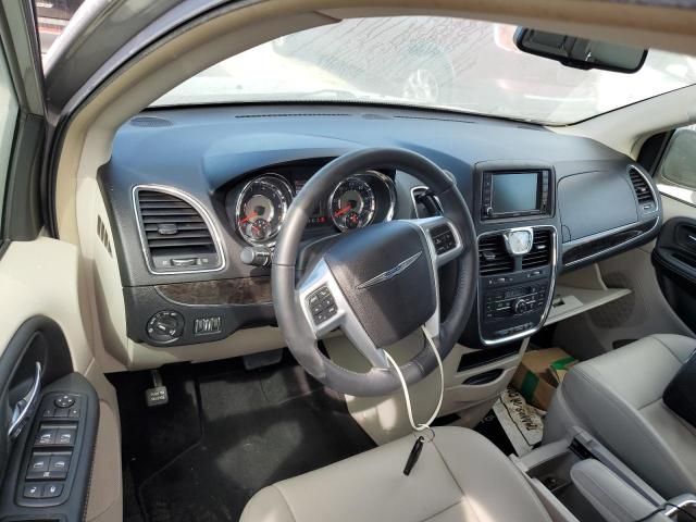 2013 Chrysler Town & Country Touring