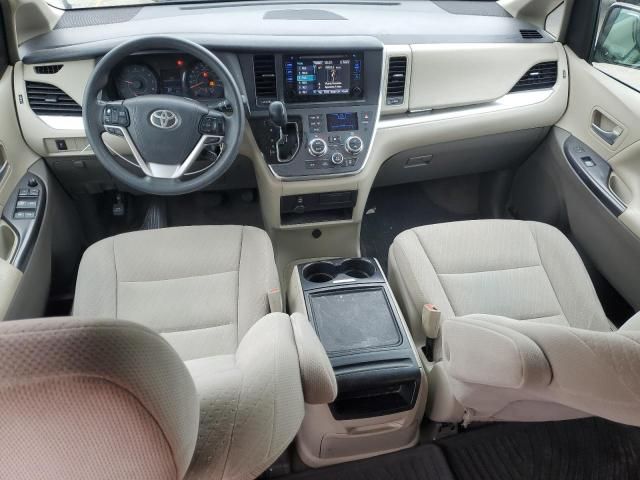 2017 Toyota Sienna LE