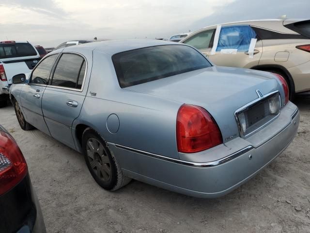 2005 Lincoln Town Car Signature Limited