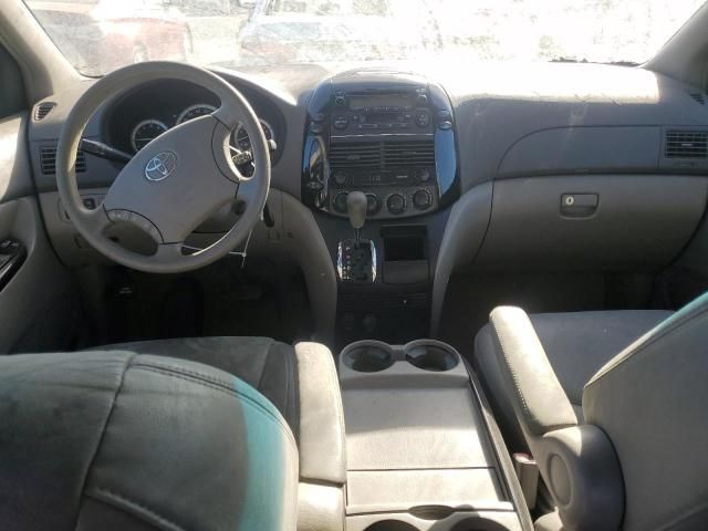 2004 Toyota Sienna CE