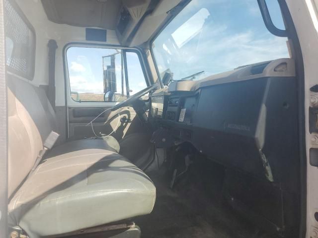 2001 International 4000 4700