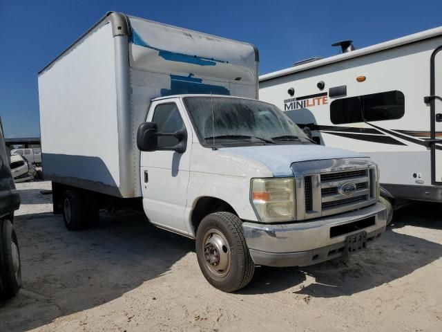 2010 Ford Econoline E450 Super Duty Cutaway Van