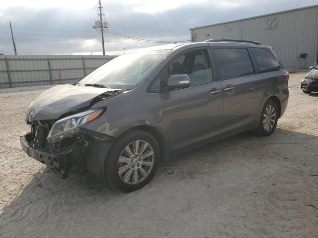 2017 Toyota Sienna XLE