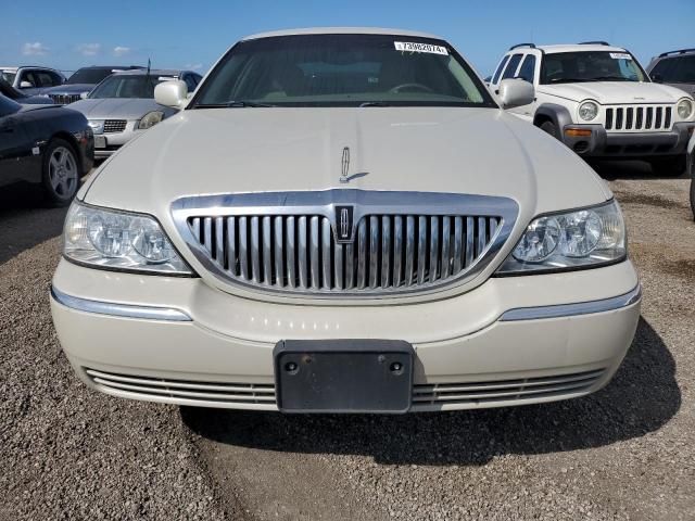 2005 Lincoln Town Car Signature