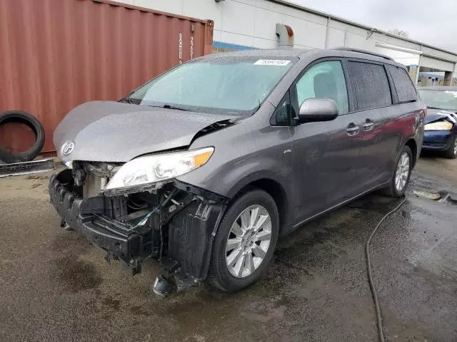 2016 Toyota Sienna XLE